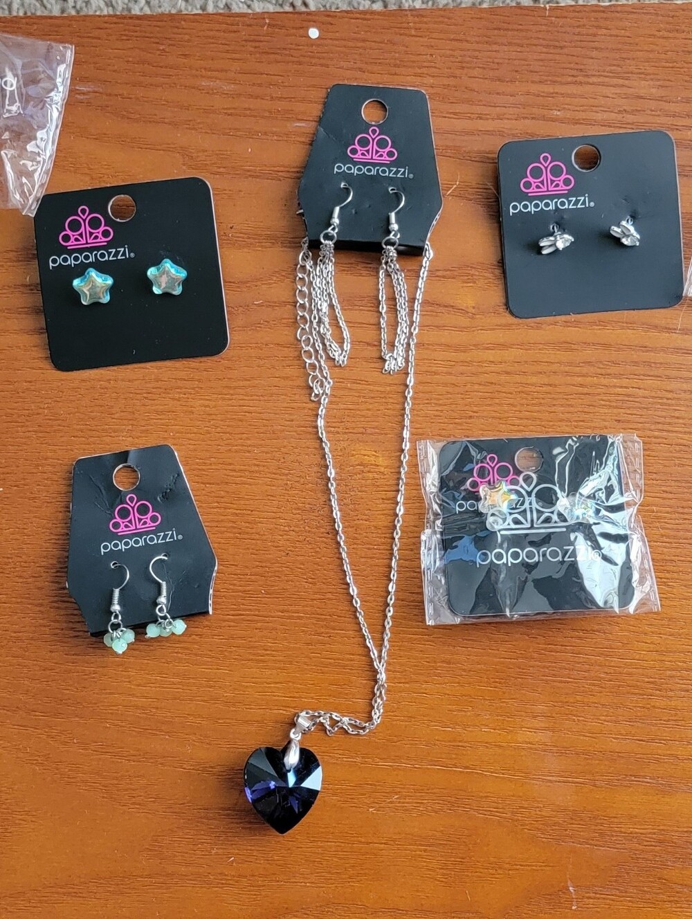 Beautiful Bundle of Paparazzi New Jewelry necklace and earrings! New New